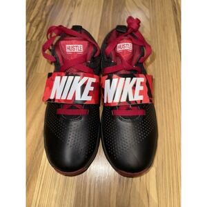 Nike NEW Team Hustle D8 Boys Sz 3.5Y Red Black‎ Camo Sneakers Basketball Shoes